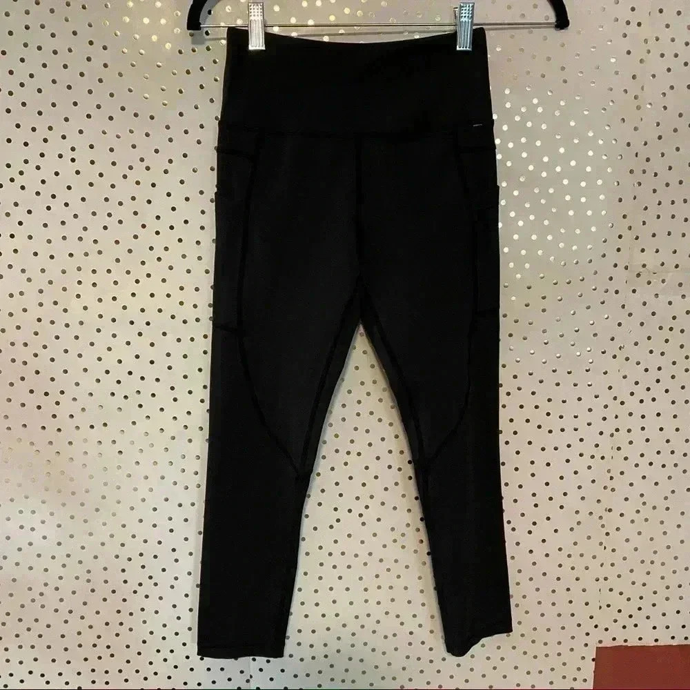 Zyia Black Cropped